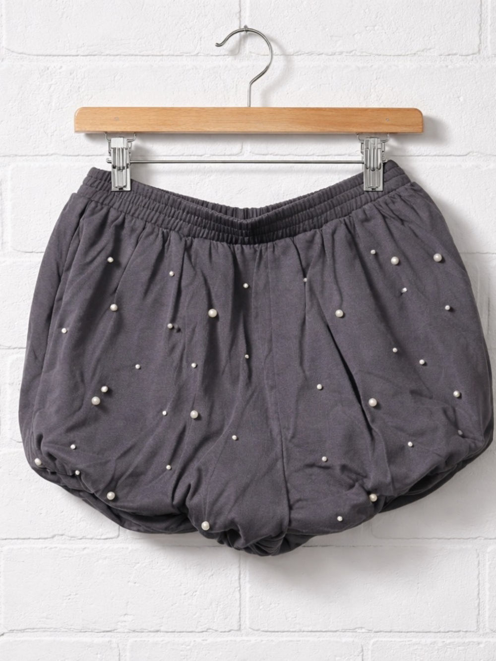 Pearl-Embellished Gray Women's Elastic-Waist Shorts - Picture 3 of 8